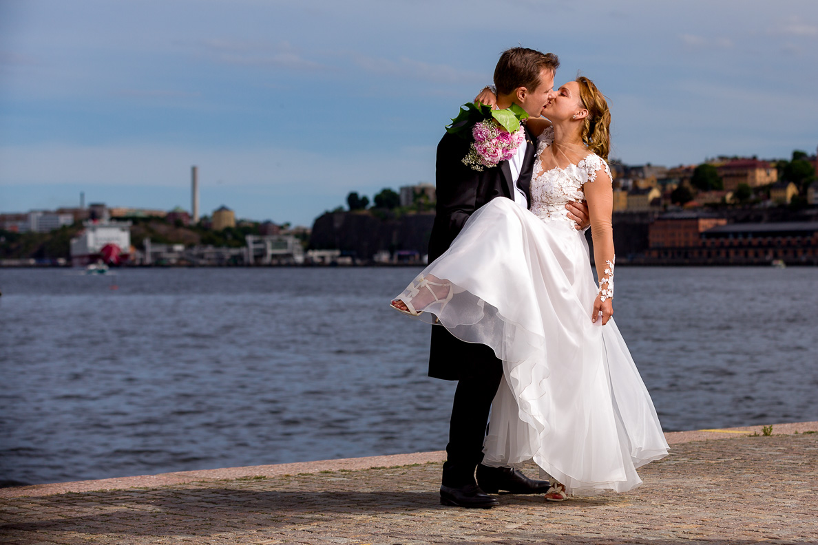 Bröllopsfotografering i Stockholm juni 2018. Gustaf Vasa Kyrka och Gamla Stan